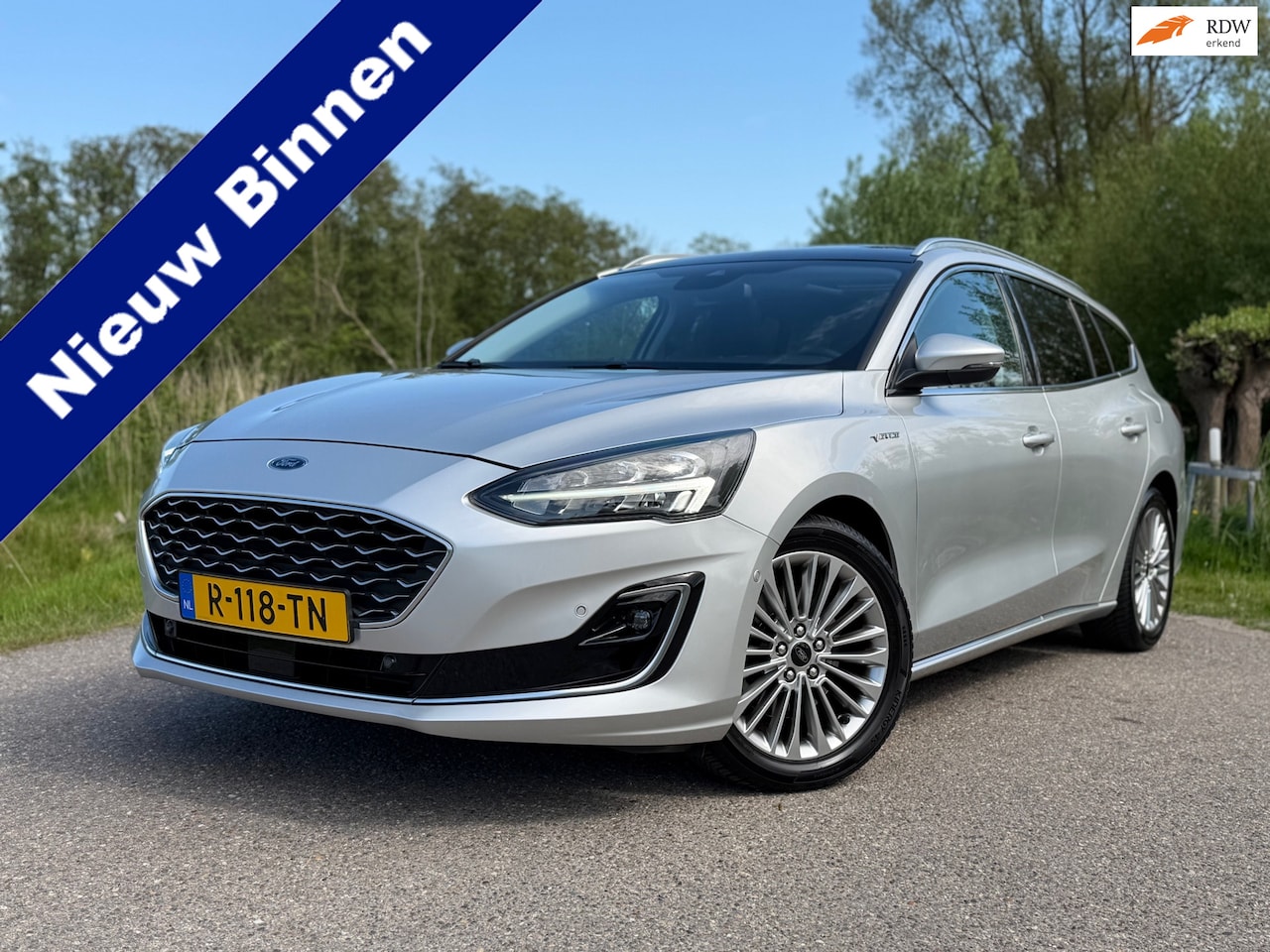 Ford Focus Wagon - 1.0 EcoBoost Vignale Automaat / Panoramadak / Leder / Camera / Navi / Stuur-/Stoelverwarmi - AutoWereld.nl