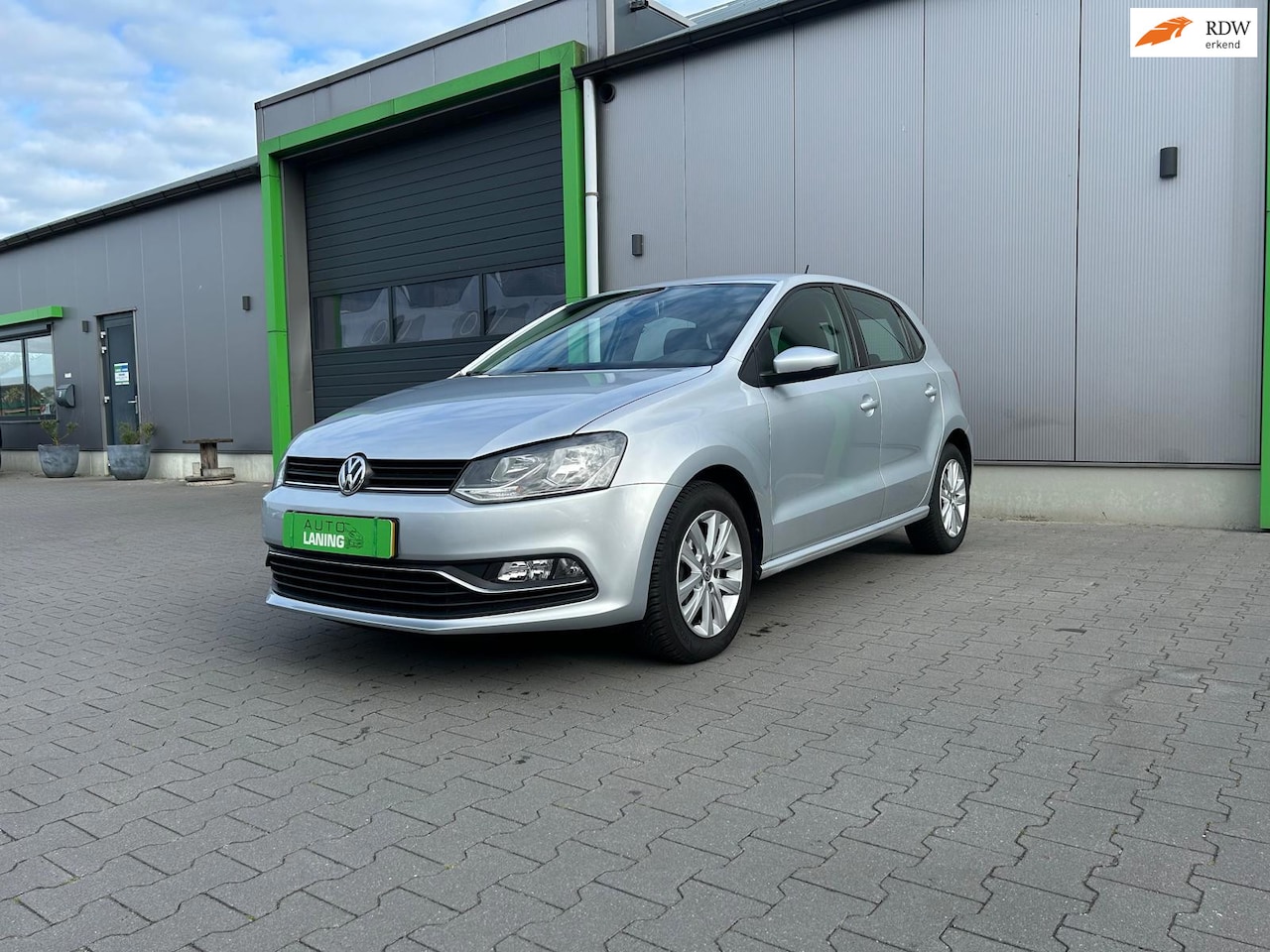 Volkswagen Polo - 1.2 TSI Highline Aut. 5 deurs in nieuwstaat, keurig onderhouden Vele opties Lage Km stand! - AutoWereld.nl