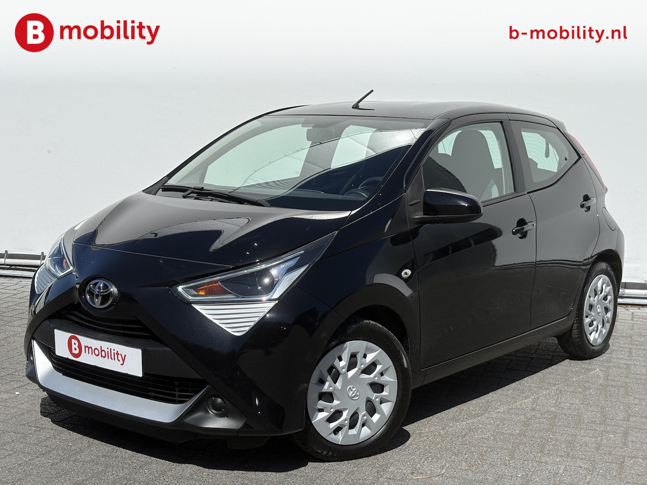 Toyota Aygo - 1.0 VVT-i x-play Achteruitrijcamera 18.000KM! | Cruise Control | Apple CarPlay | Bluetooth - AutoWereld.nl