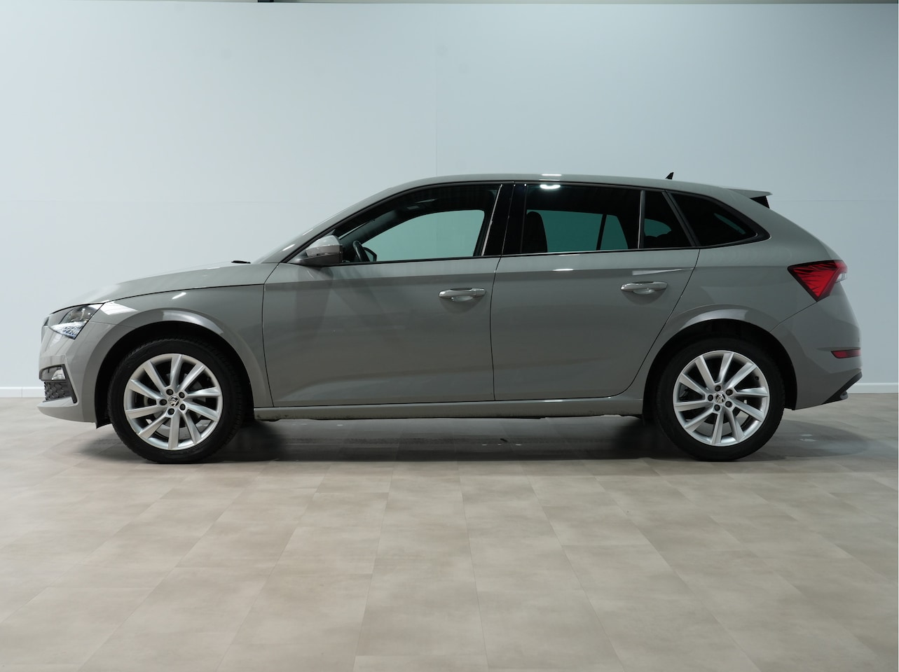 Skoda Scala - 1.0 TSI 110pk DSG Sport Business | Navigatie | Virtual Cockpit | Clima | Lm Velgen - AutoWereld.nl