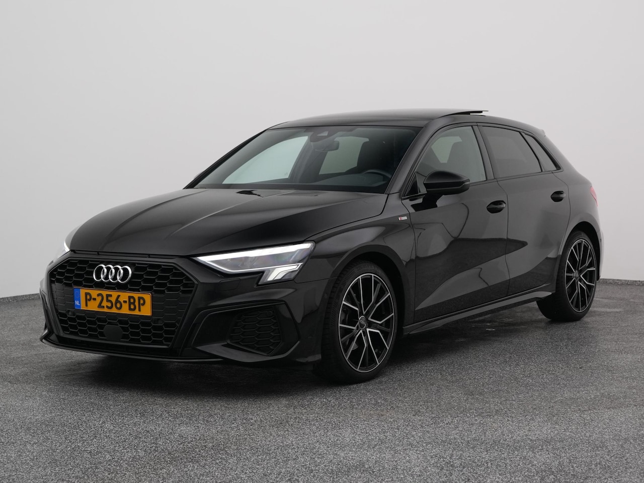 Audi A3 Sportback - 30 TFSI Automaat S edition | PANO | CAMERA | NAVI | STOELVERWARMING - AutoWereld.nl
