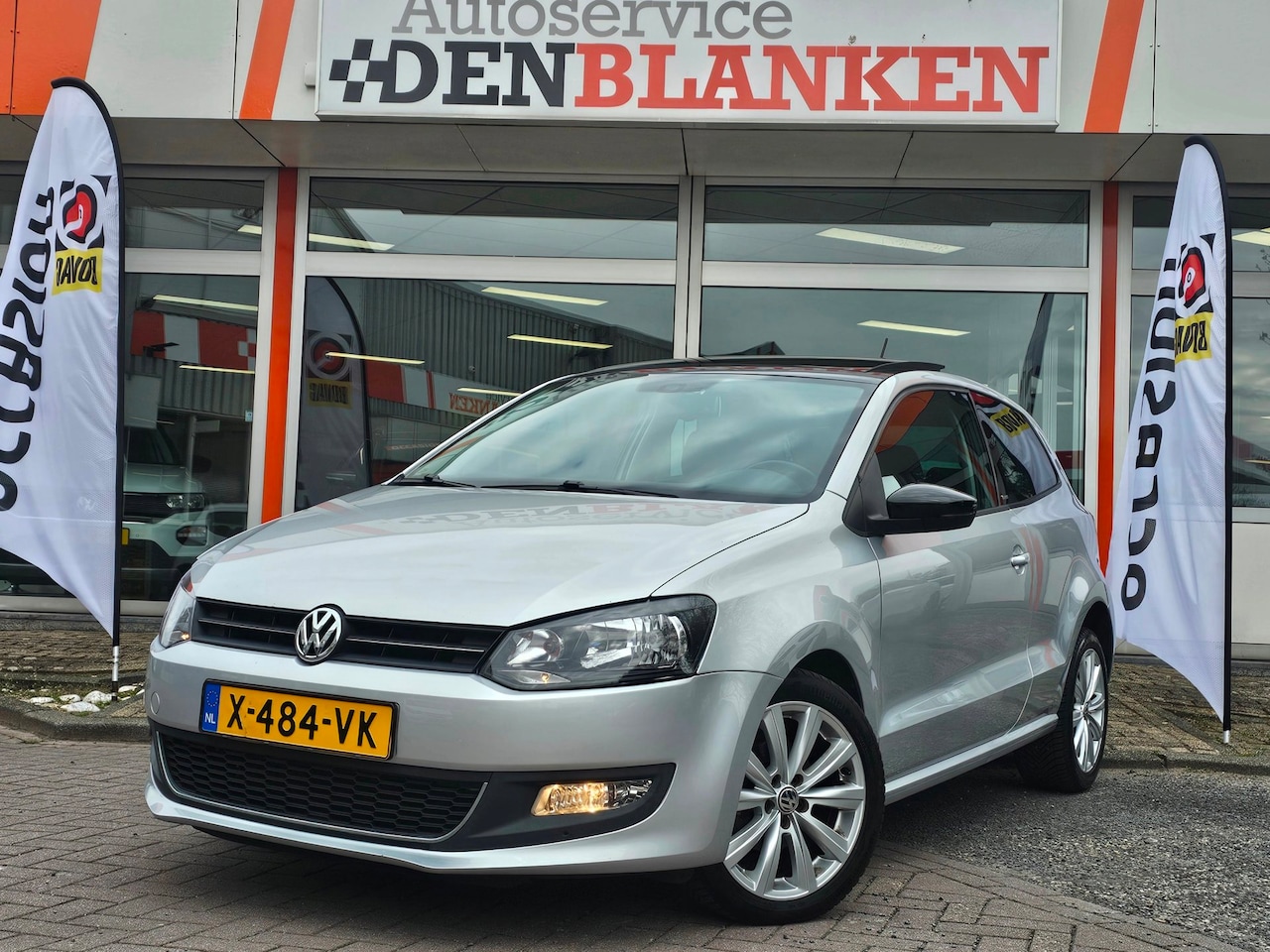 Volkswagen Polo - 1.4-16V Highline 3drs BJ.2011 / Panodak / Camera / Navi / 16"Lmv !! - AutoWereld.nl