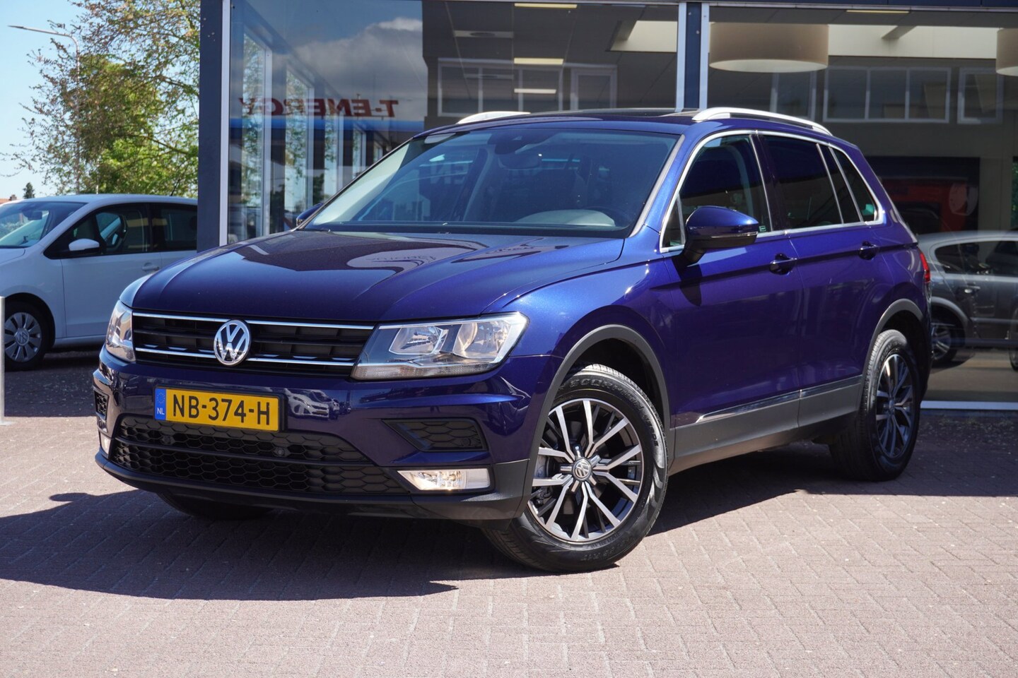 Volkswagen Tiguan - 1.4 TSI ACT Connected Series Automaat | Panodak | Airco | Elek. Pakket | LM velgen | Vol o - AutoWereld.nl