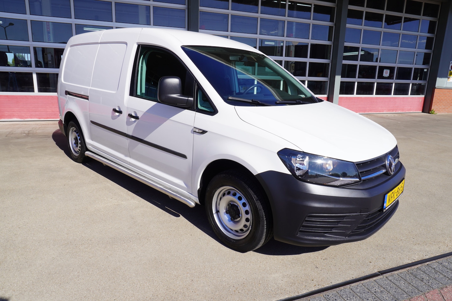 Volkswagen Caddy Maxi - 2.0 TDI L2H1 BMT Trendline Airco | Cruise | Parkeersensoren | Trekhaak - AutoWereld.nl