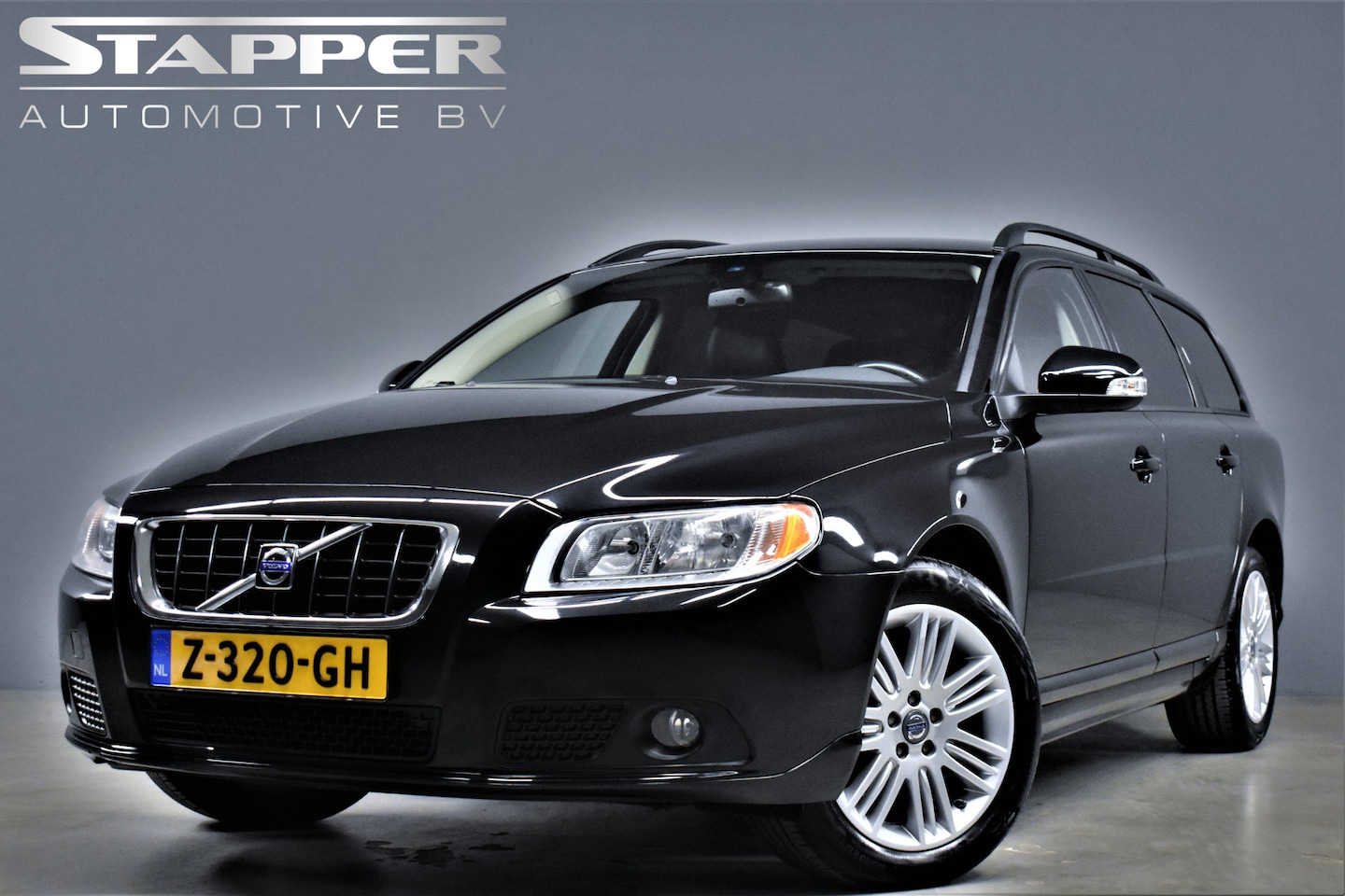 Volvo V70 - 2.5T 200pk 5-Cil. Automaat Momentum Navigatie/Leer/Bluetooth/Climate/Stoelverw./Lmv17" - AutoWereld.nl