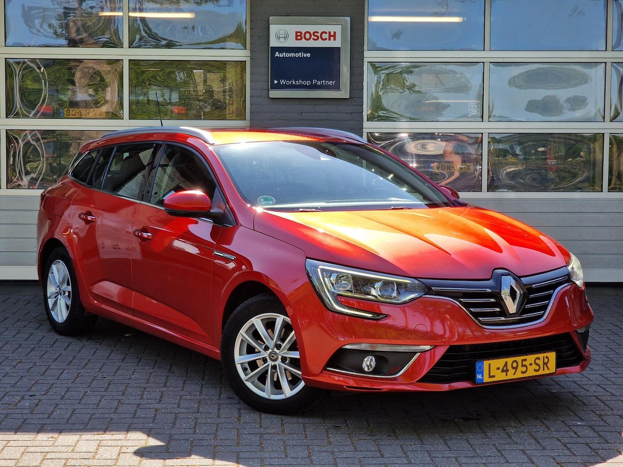 Renault Mégane Estate - 1.2 TCe Limited|Automaat|Trekhaak|Clima|Cruise|65.631KM| - AutoWereld.nl