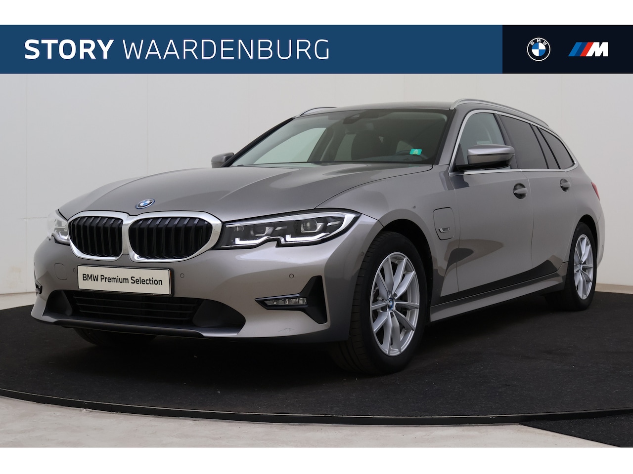 BMW 3-serie Touring - 320e High Executive Automaat / Trekhaak / Sportstoelen / Comfort Access / Achteruitrijcame - AutoWereld.nl