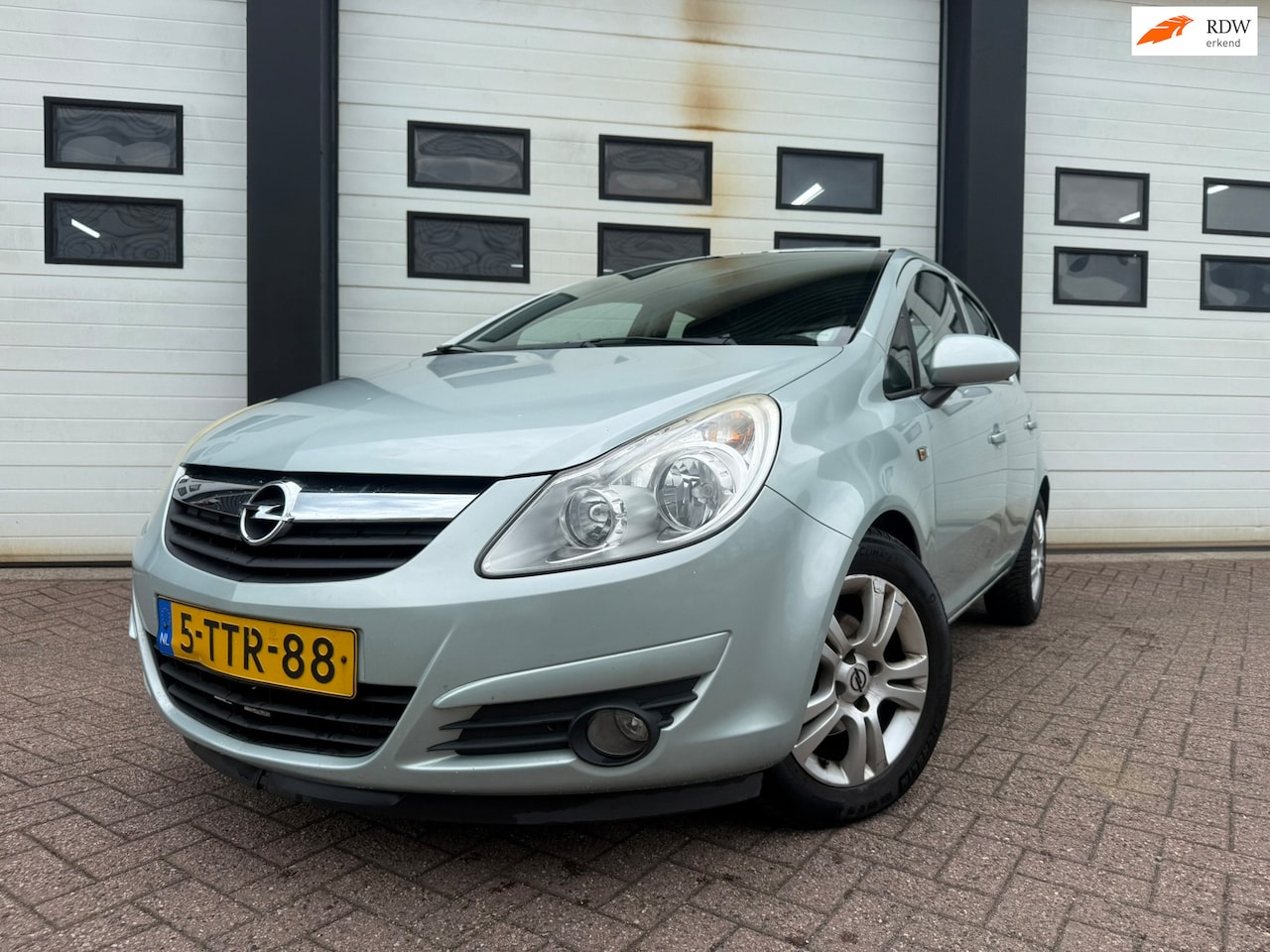 Opel Corsa - 1.2-16V Essentia Automaat Airco - AutoWereld.nl