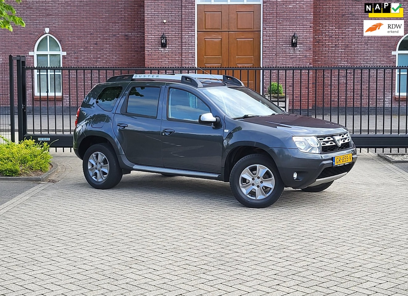 Dacia Duster - 1.2 TCe 4x2 10th Anniversary / 1e eigenaar / Navi / Cruise control / Airco - AutoWereld.nl