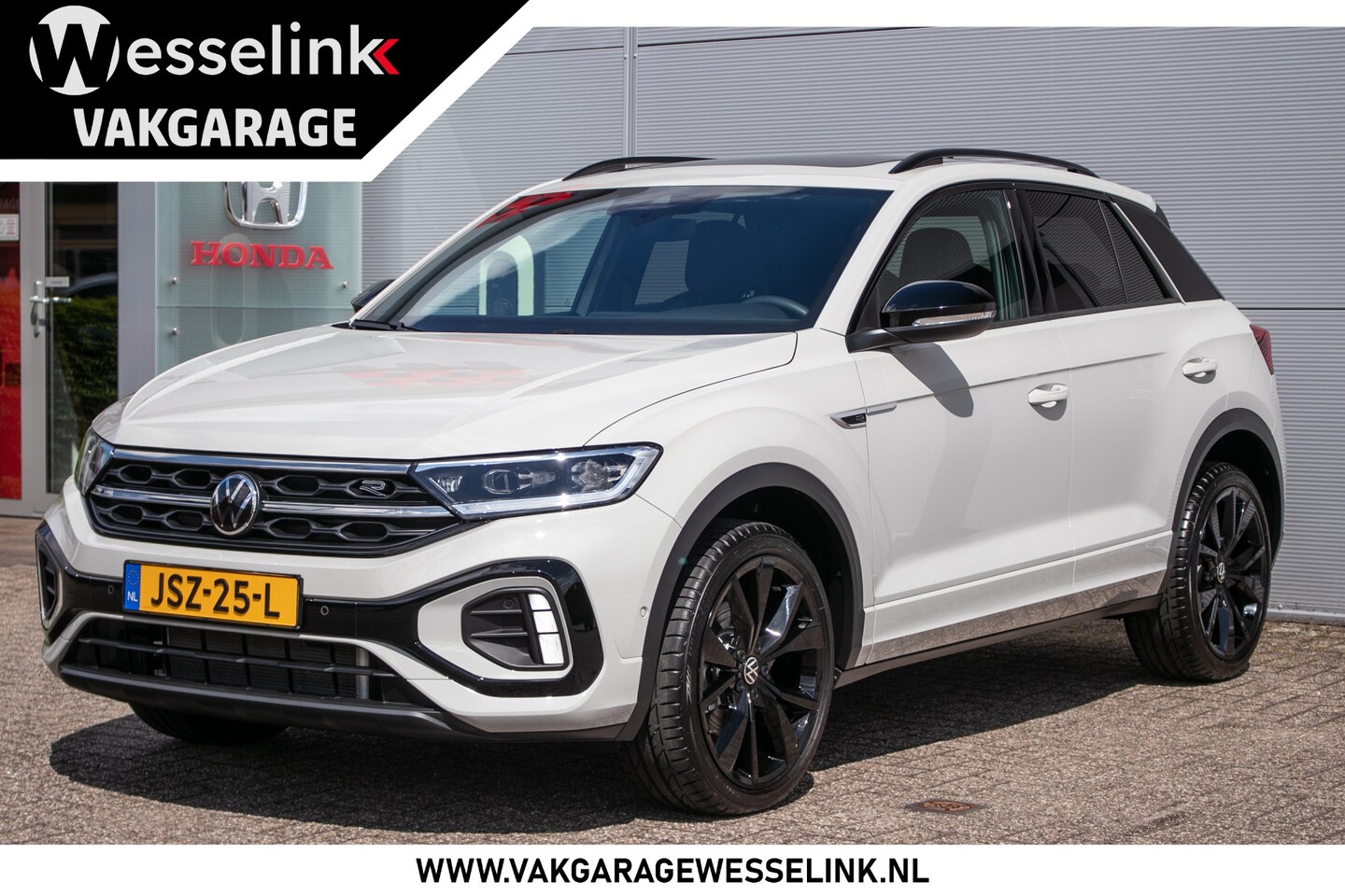 Volkswagen T-Roc - 1.5 TSI R-Line Edition | Adapt cruise | Panorama dak | 19" LM - AutoWereld.nl
