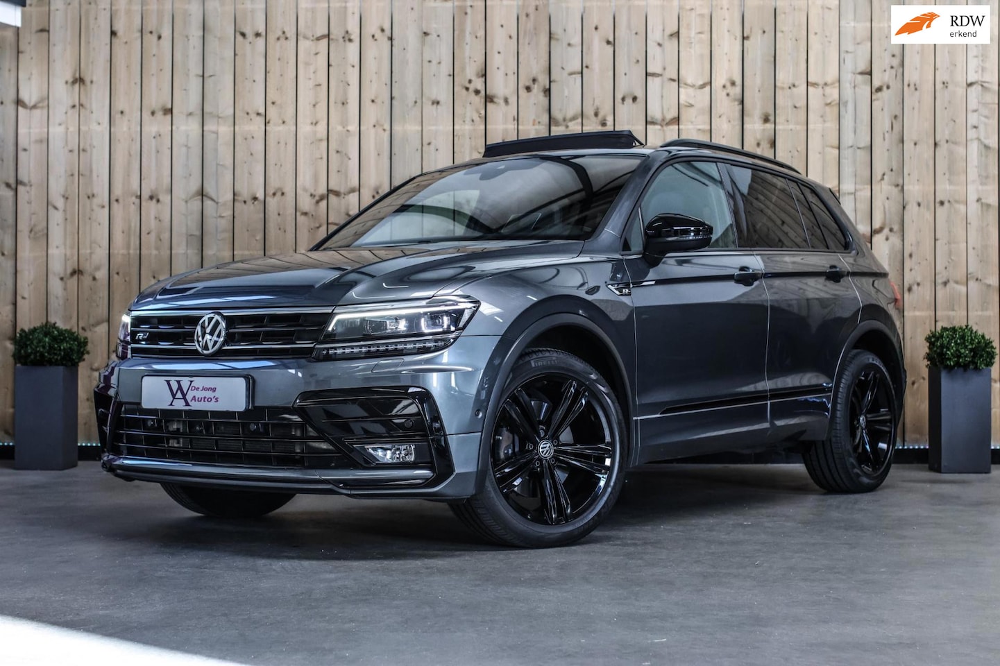 Volkswagen Tiguan - 2.0 TSI 4Motion 230Pk 3X R-Line *Pano*Dynaudio*Leder*DCC*Standkachel* - AutoWereld.nl