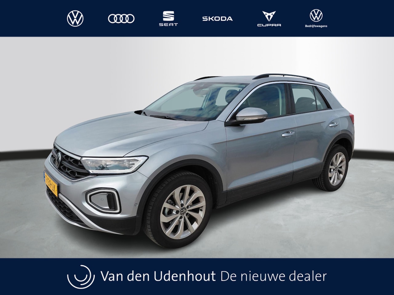 Volkswagen T-Roc - 1.0 TSI Life | Mulimedia | LED plus | Trekhaak | 17" - AutoWereld.nl