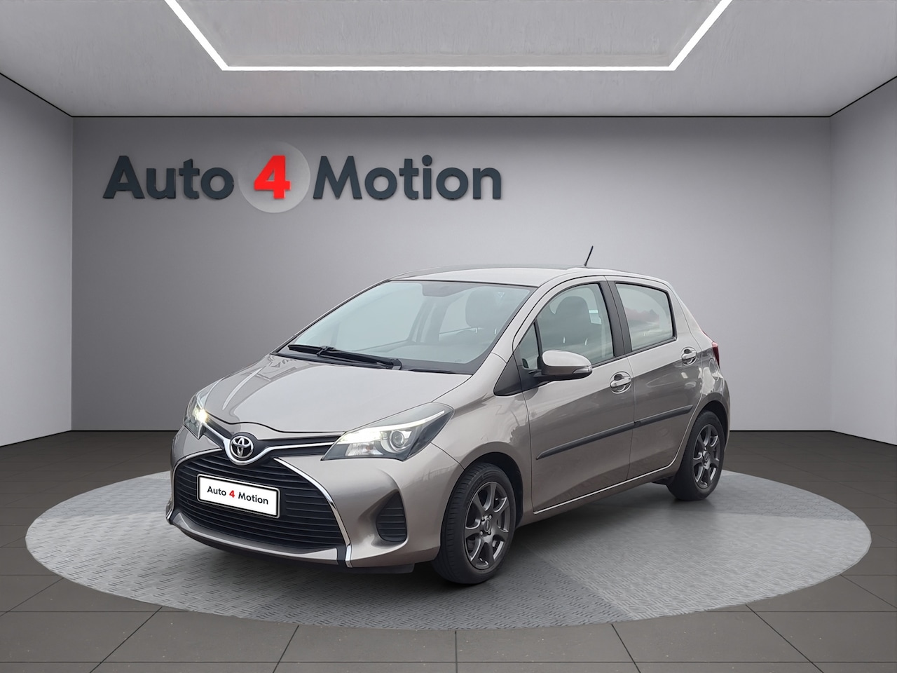 Toyota Yaris - 1.0 VVT-i Aspiration Met AIRCO I NAVIG I CAMERA - AutoWereld.nl