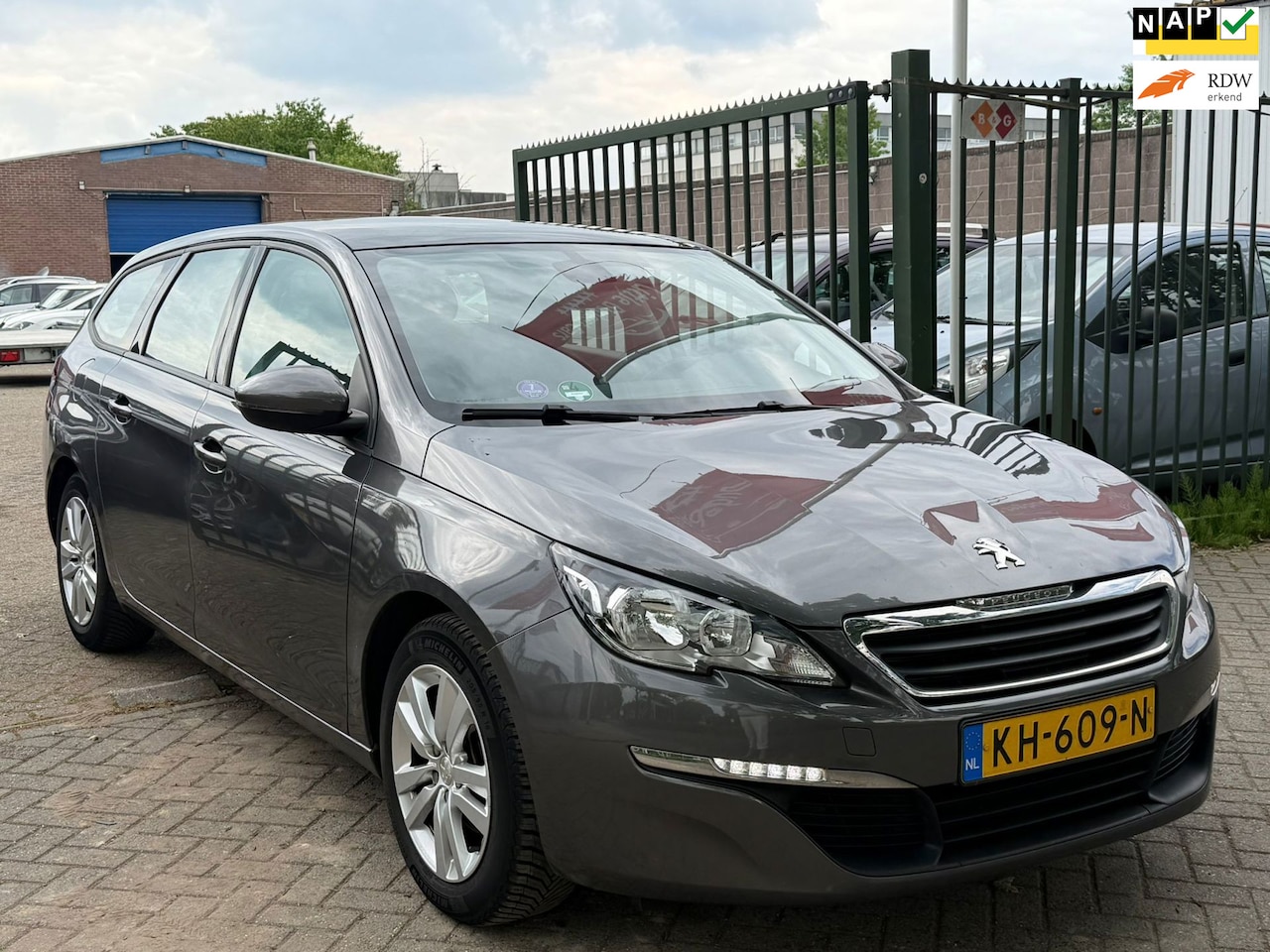 Peugeot 308 SW - 1.2 PureTech Active 1e eigenaar dealer onderhouden panorama dak navigatie cruis control - AutoWereld.nl