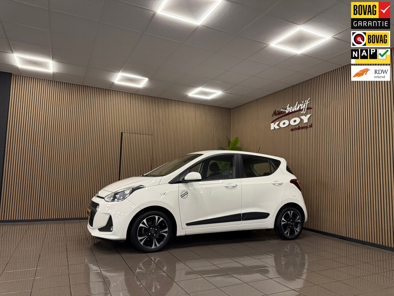 Hyundai i10 - 1.0i Go! 2017 * Navigatie / Cruise control / LM Velgen / NL Auto * - AutoWereld.nl