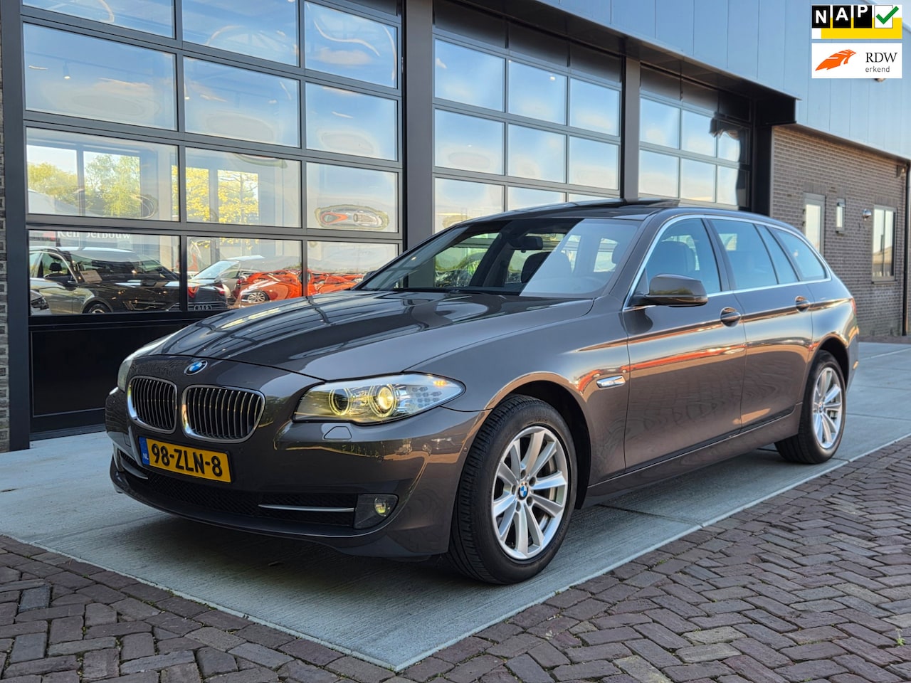 BMW 5-serie Touring - 520i High Executive | Leer | Pano | Navi | Clima | - AutoWereld.nl
