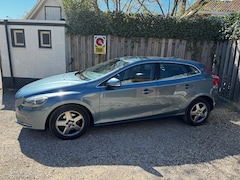 Volvo V40 - 1.6 T3 MOMENTUM