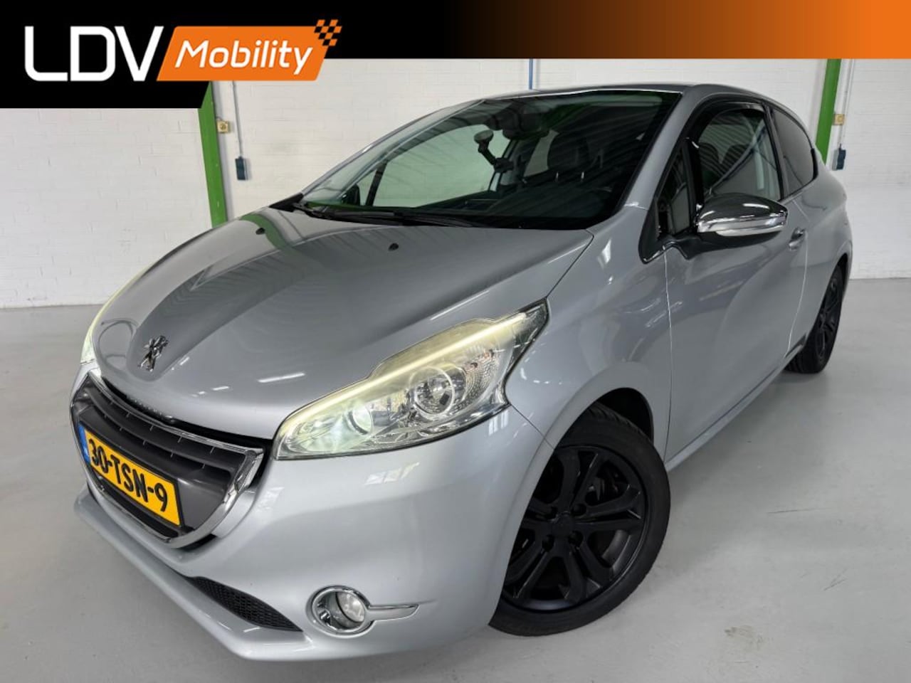 Peugeot 208 - 1.6 VTI ALLURE / 221812 km / APK t/m 02-2027 / Airco / Cruise / Scherp geprijst. - AutoWereld.nl