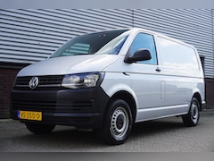 Volkswagen Transporter - 2.0 TDI L1H1 Grijs metallic/Airco/1e Eig./ Trekhaak/Goed onderhouden