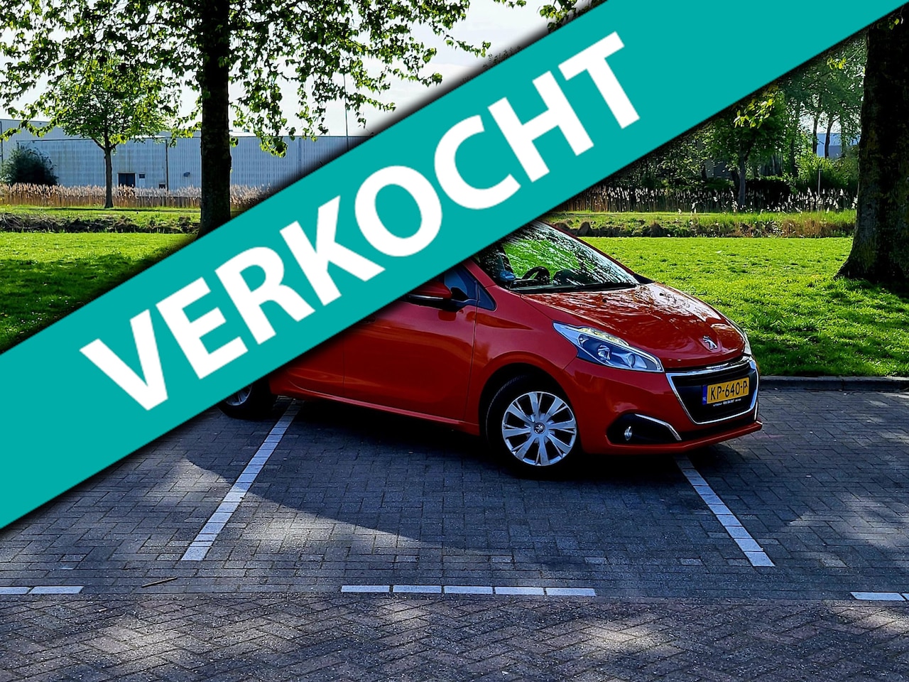 Peugeot 208 - 1.2 PureTech Blue Lion / Airco / Navi / Cruise control / Nieuwe Apk - AutoWereld.nl