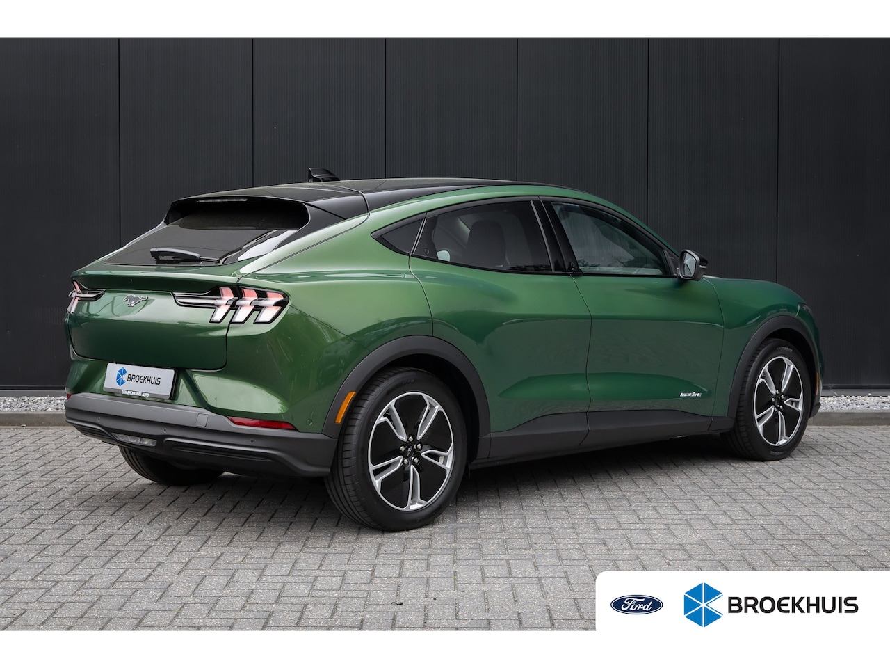 Ford Mustang Mach-E - Standard RWD 75 kWh | Panoramadak | 360 Camera | B&O | El. stoelen - AutoWereld.nl
