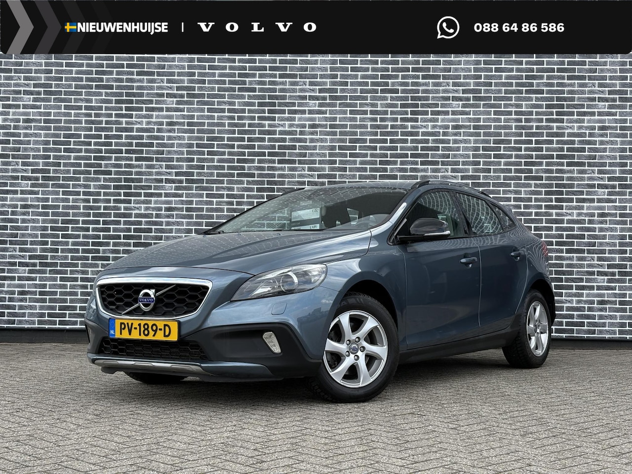 Volvo V40 Cross Country - 1.6 T4 Momentum | RTI Navigatie | Bluetooth | Parkeersensoren | Stoelverwarming | Trekhaak - AutoWereld.nl
