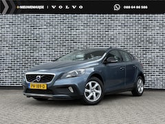 Volvo V40 Cross Country - 1.6 T4 Momentum | RTI Navigatie | Bluetooth | Parkeersensoren | Stoelverwarming | Trekhaak