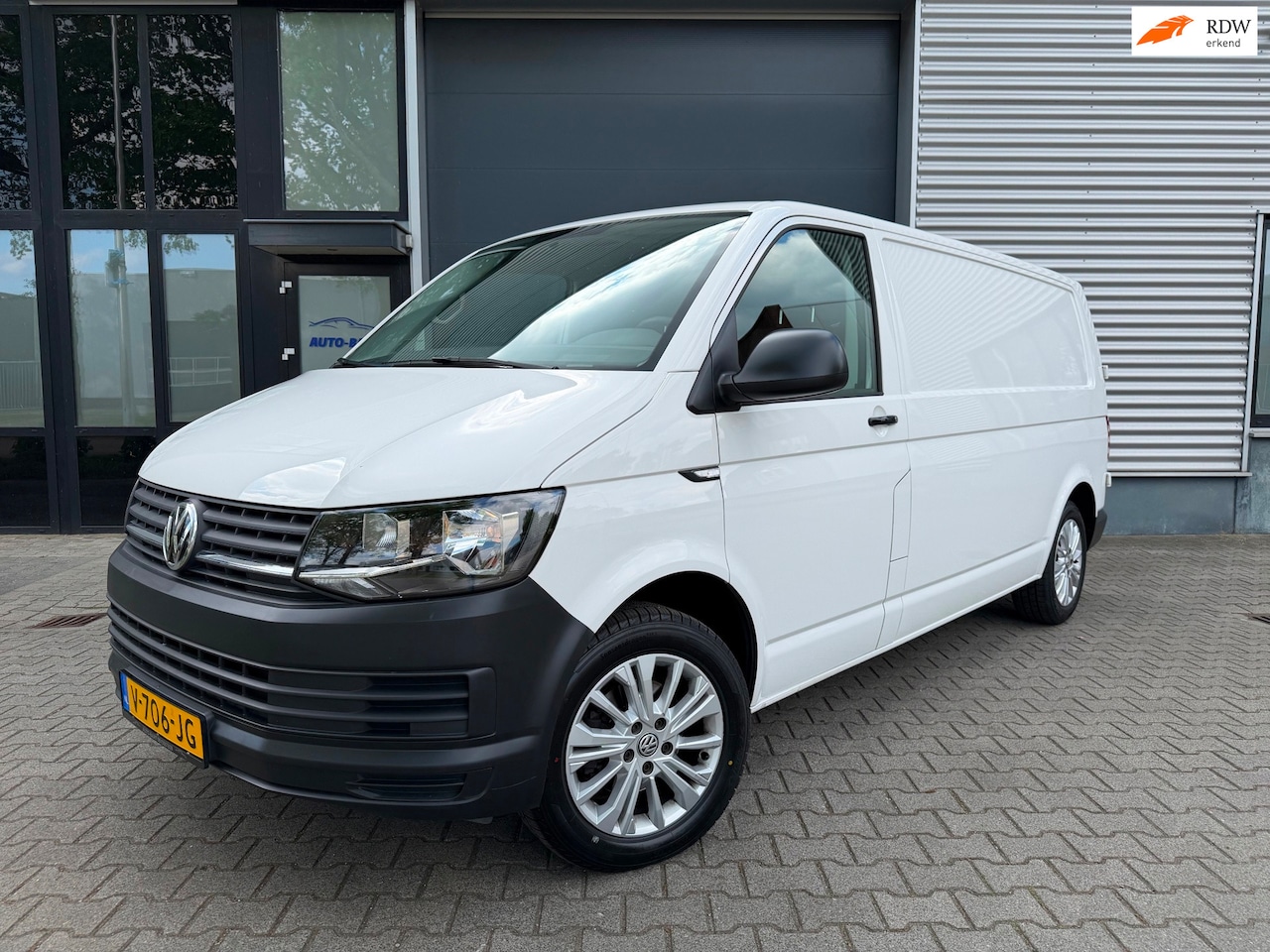 Volkswagen Transporter - 2.0 TDI L2H1 ZEER GOED ONDERHOUDEN! - AutoWereld.nl