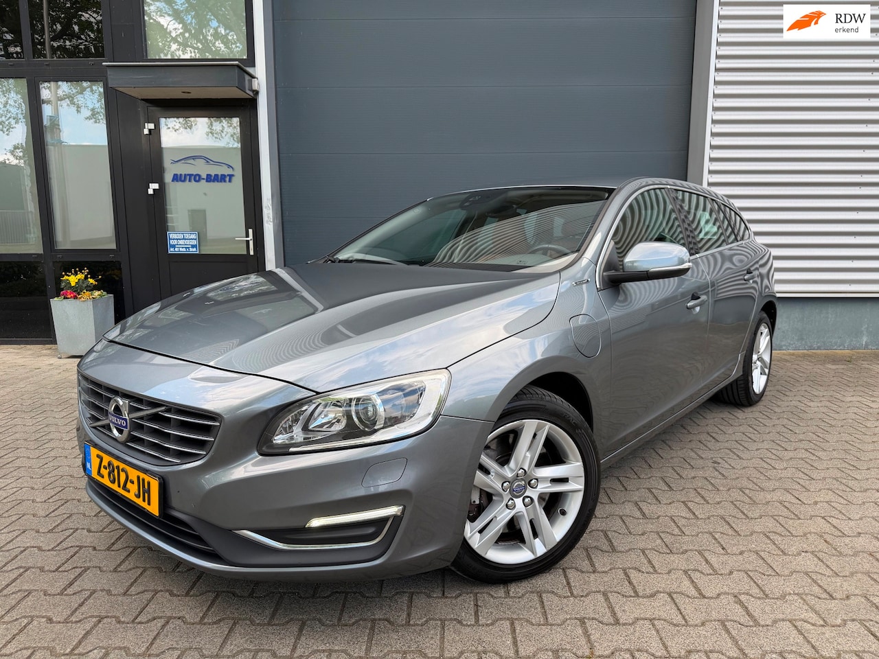 Volvo V60 - 2.4 D5 AWD Special Edition | In zeer nette staat! - AutoWereld.nl