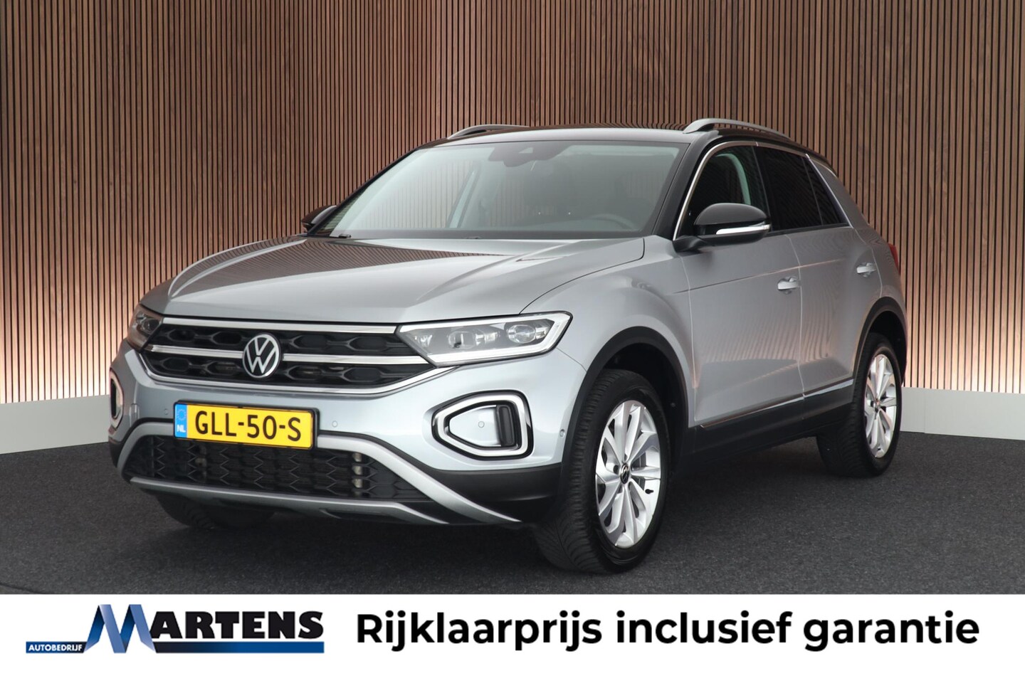 Volkswagen T-Roc - 1.5 TSI 150pk DSG Style Trekhaak IQ.Light Camera Virtual Cockpit Stoelverwarming Navigatie - AutoWereld.nl