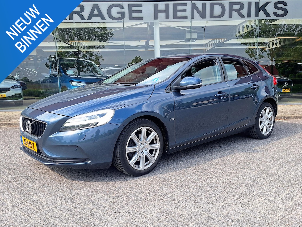 Volvo V40 - 2.0 T3 Inscription | Vol-Leder | LED | Camera | NAP | Climate | CC | - AutoWereld.nl