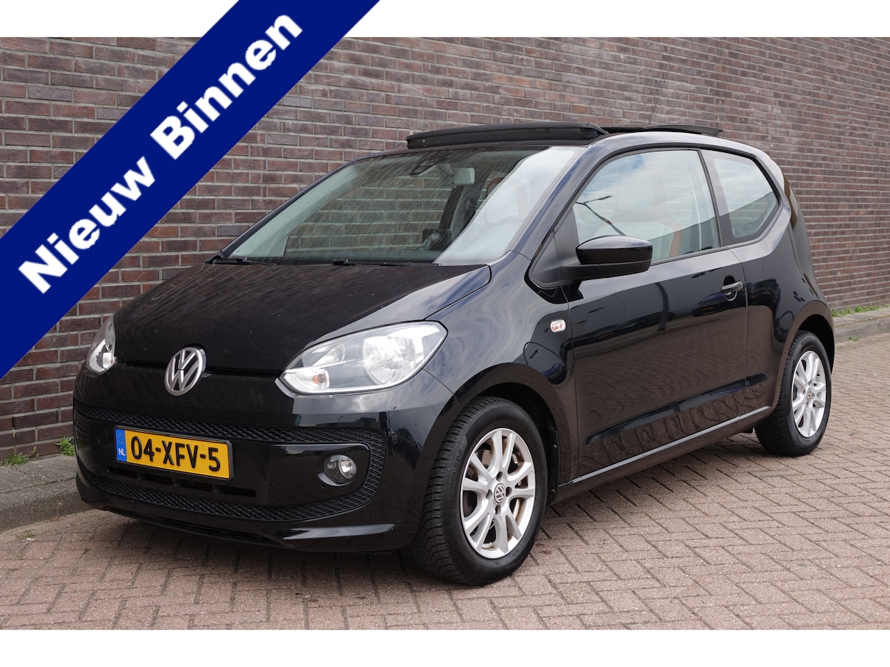 Volkswagen Up! - 1.0 high up! BlueMotion 1.0 high up! BlueMotion, zwart, half leder, panoramadak. topauto - AutoWereld.nl