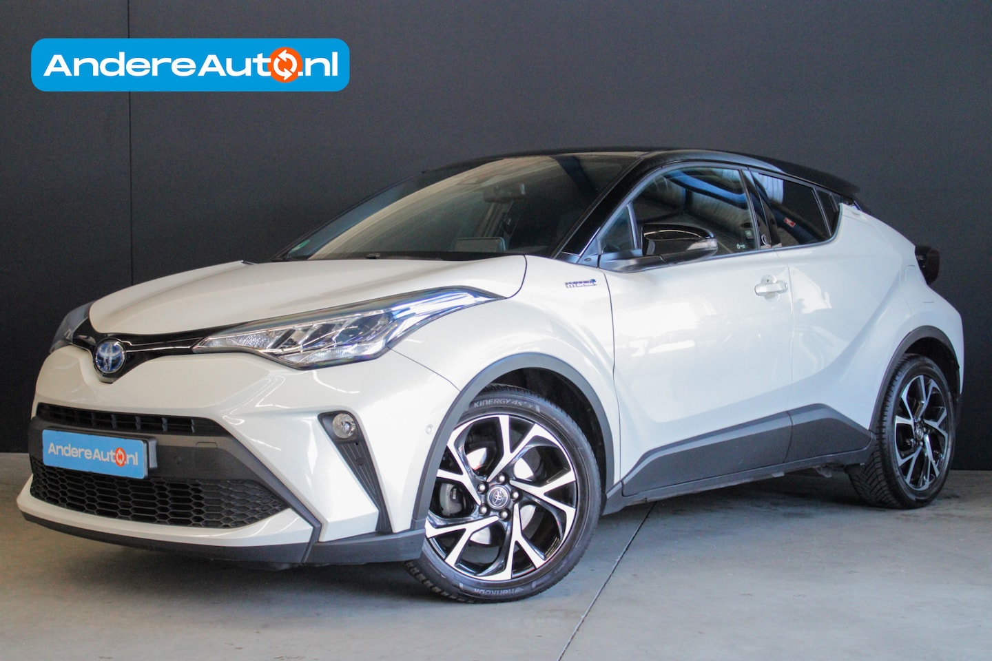 Toyota C-HR - 1.8 Hybrid Style |stoelverwarming|parkeersensoren|Apple/Android|navigatie| - AutoWereld.nl