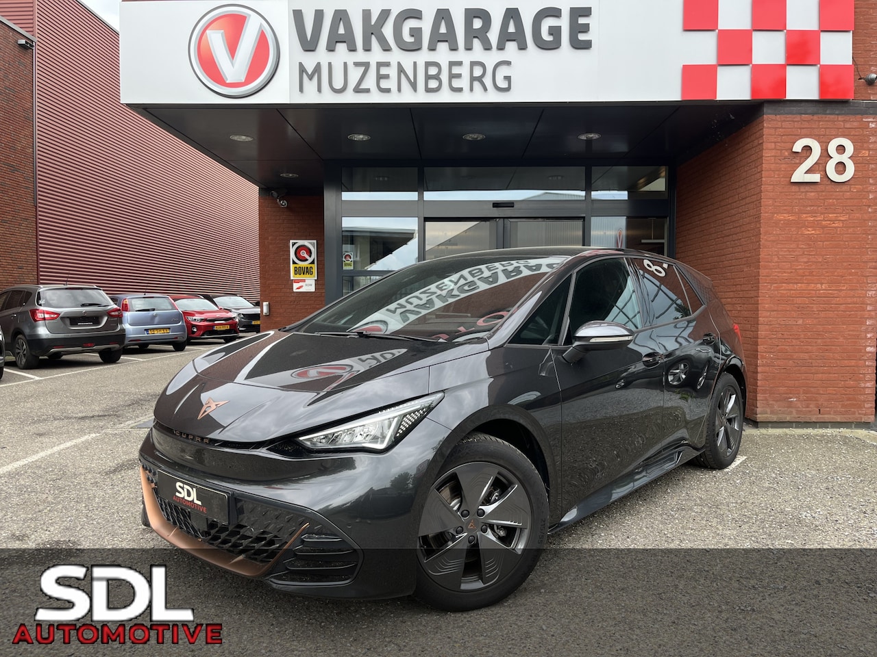 CUPRA Born - Business Plus 62 kWh // ADAPT. CRUISE // FULL LED // CAMERA+SENSOREN // SFEERVERLICHTING / - AutoWereld.nl