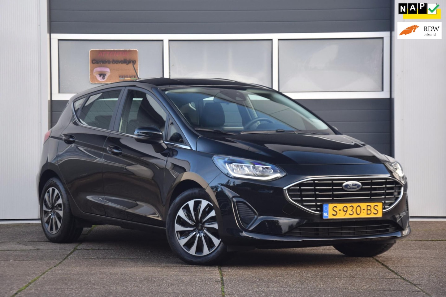 Ford Fiesta - 1.0 EcoBoost Hybrid Titanium + NAVIGATIE/DRAADLOOS TELEFOON LADEN - AutoWereld.nl