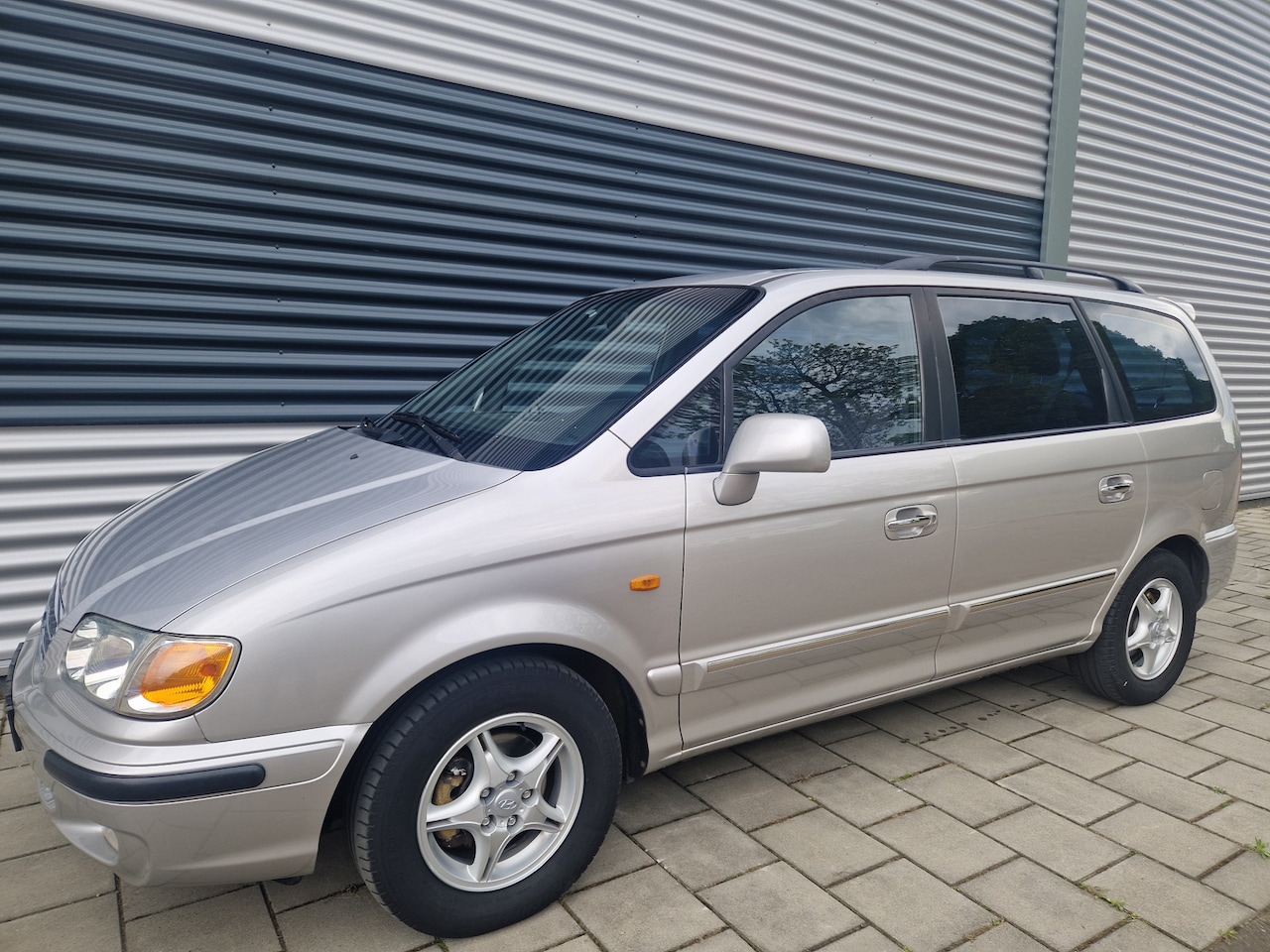 Hyundai Trajet - 2.0i-16V Silver Edition 7 persoons , climatronic, trekhaak complete onderhoudshistorie - AutoWereld.nl