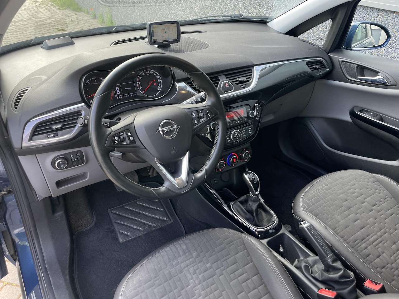 Opel Corsa - 1.4 Innovation Automaat | Stoel- stuurverwarming | Muziek streamen | Perfect onderhouden