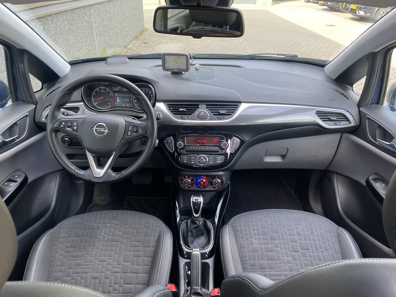 Opel Corsa - 1.4 Innovation Automaat | Stoel- stuurverwarming | Muziek streamen | Perfect onderhouden