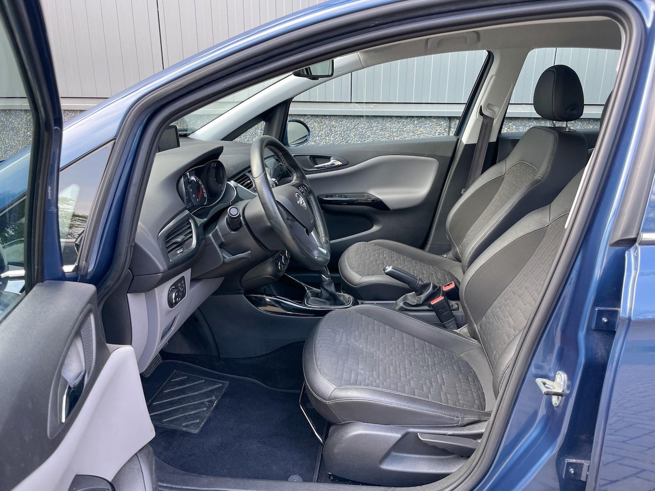 Opel Corsa - 1.4 Innovation Automaat | Stoel- stuurverwarming | Muziek streamen | Perfect onderhouden