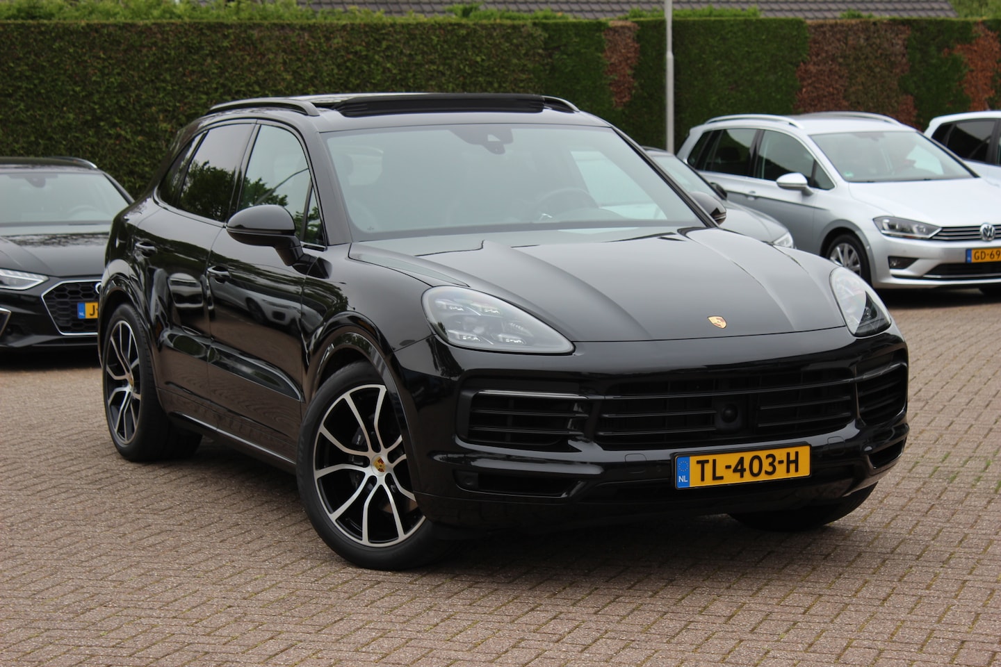 Porsche Cayenne - 3.0 E-Hybrid / Panoramadak / Camera / Softclose / Keyless / Carbon intr. / Luchtvering / 2 - AutoWereld.nl