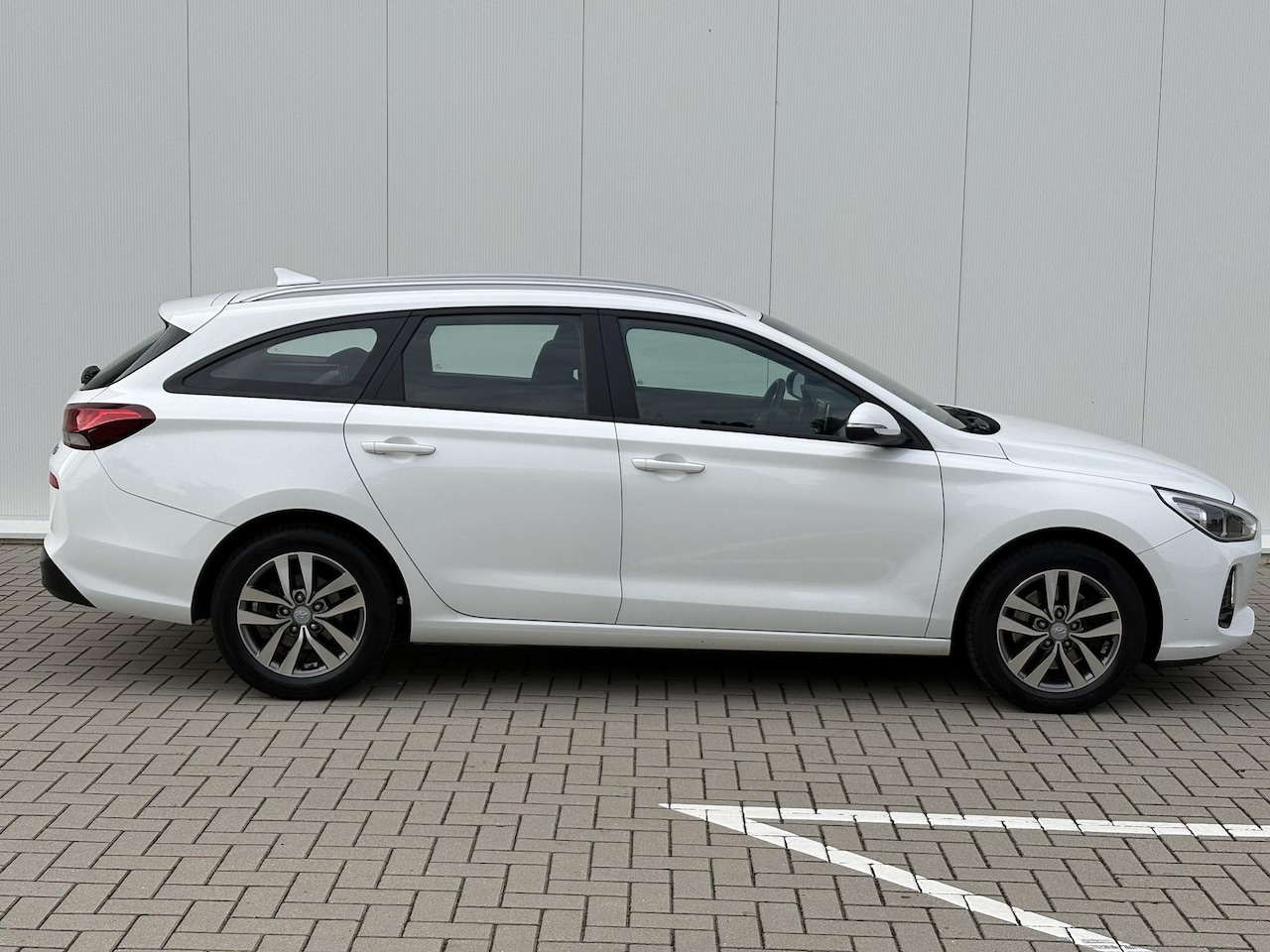 Hyundai i30 - 1.4 T-GDI Comfort | AUTOMAAT | Carplay | Camera | Stuur & stoelverwarming | Trekhaak