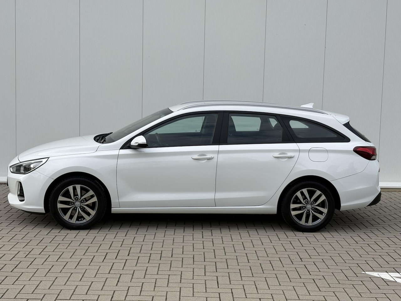 Hyundai i30 - 1.4 T-GDI Comfort | AUTOMAAT | Carplay | Camera | Stuur & stoelverwarming | Trekhaak