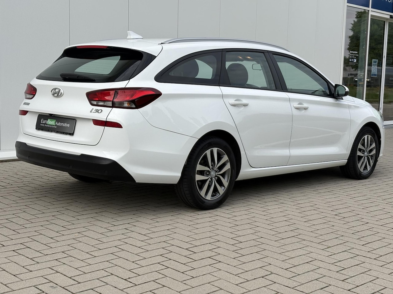 Hyundai i30 - 1.4 T-GDI Comfort | AUTOMAAT | Carplay | Camera | Stuur & stoelverwarming | Trekhaak