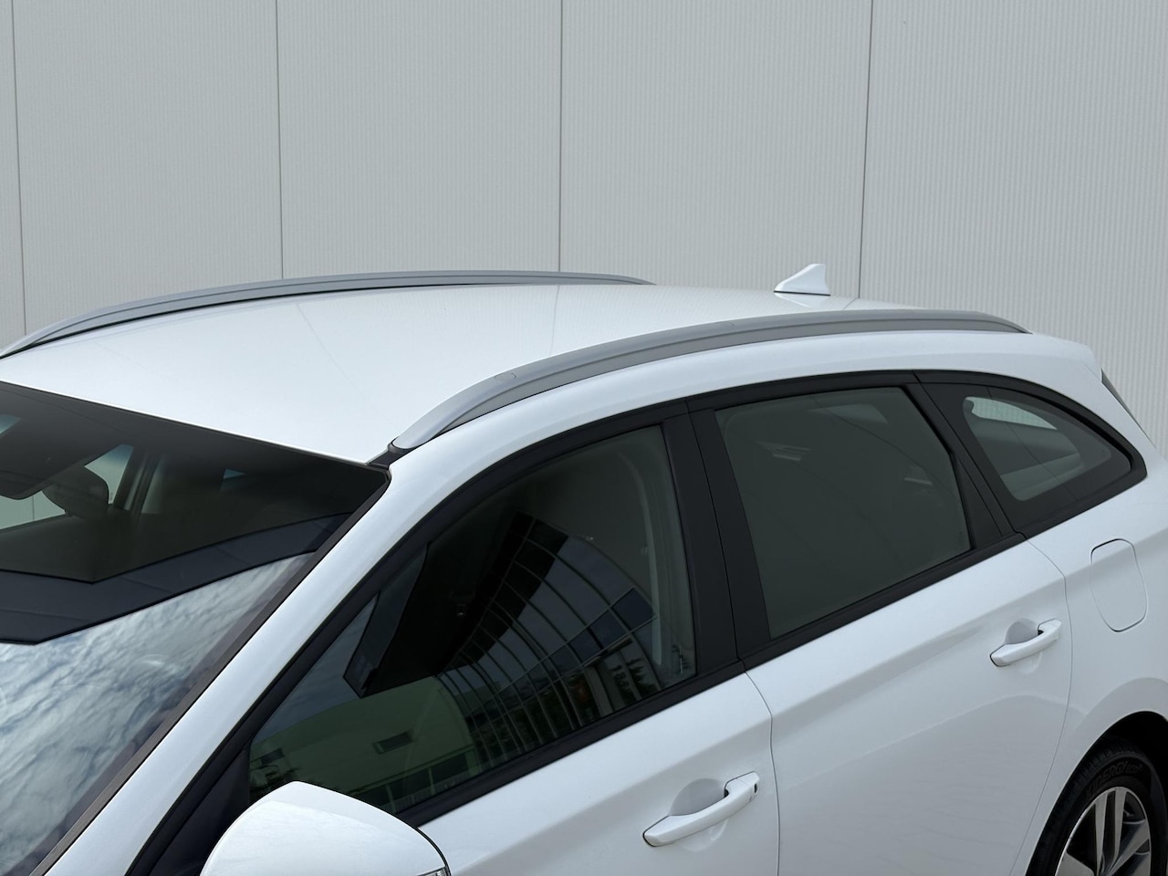 Hyundai i30 - 1.4 T-GDI Comfort | AUTOMAAT | Carplay | Camera | Stuur & stoelverwarming | Trekhaak