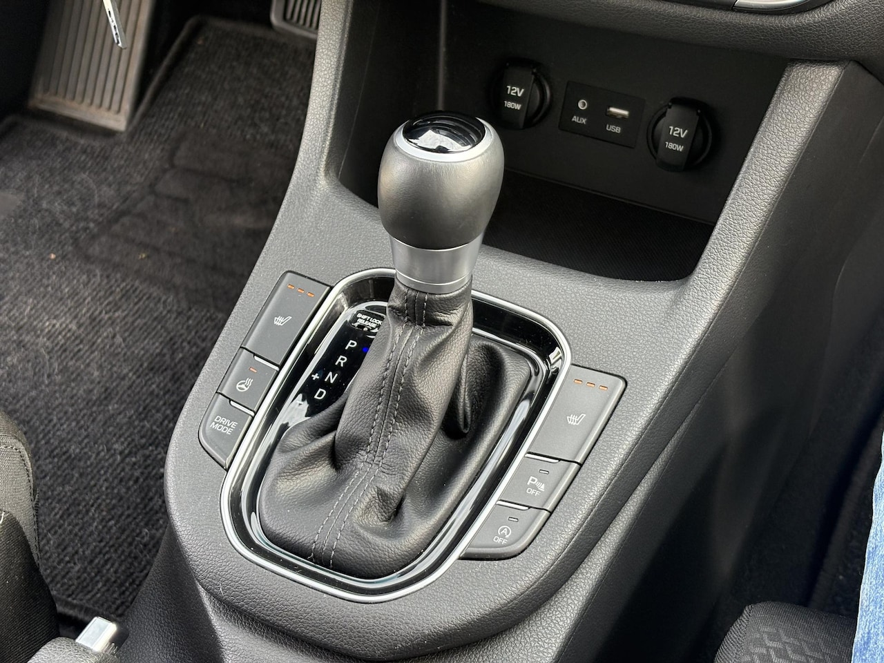 Hyundai i30 - 1.4 T-GDI Comfort | AUTOMAAT | Carplay | Camera | Stuur & stoelverwarming | Trekhaak