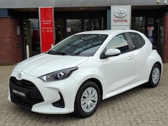 Toyota Yaris - 1.5 Hybrid NIEUW VOORRAADVOORDEEL NU €23.900 NORMAAL €27.195 CAMERA CLIMA AD-CRUISE APPLE/