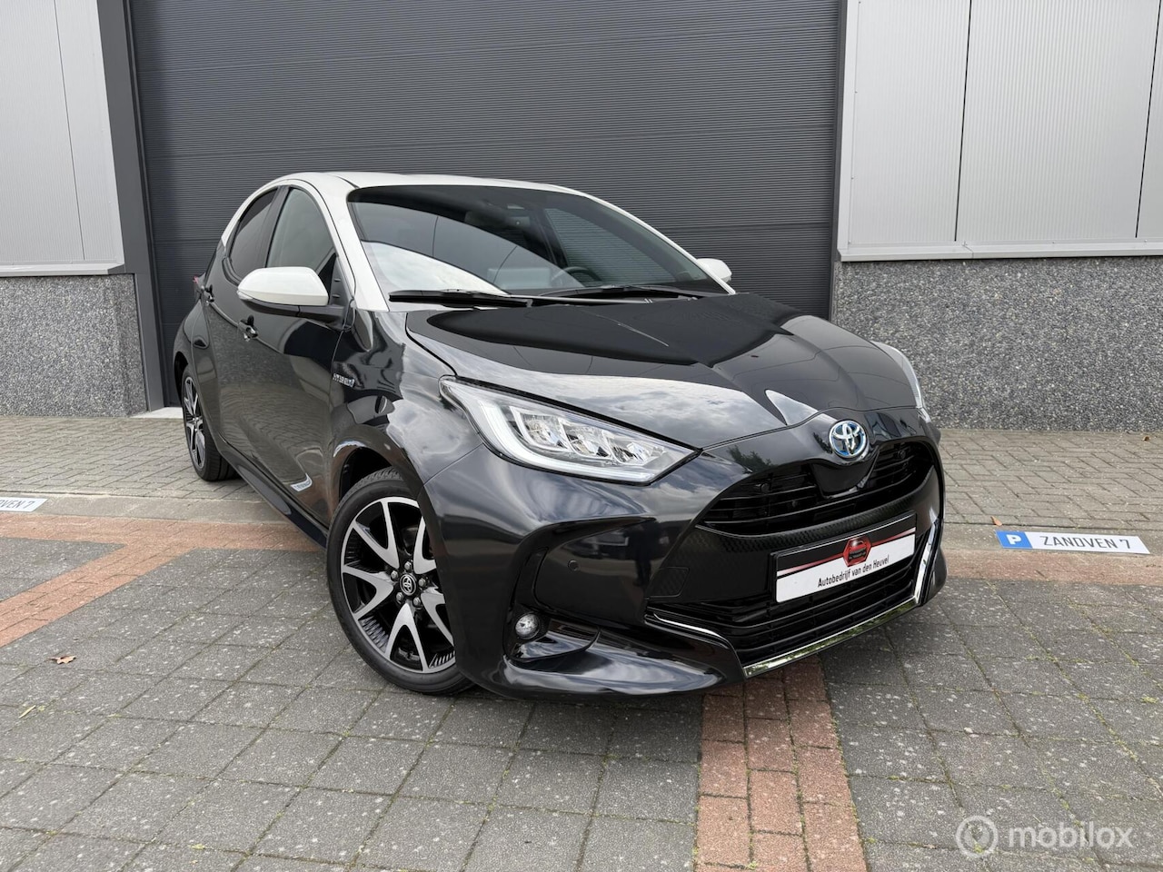 Toyota Yaris - Hybrid Bi-Tone HUD Leder 18.566KM - AutoWereld.nl