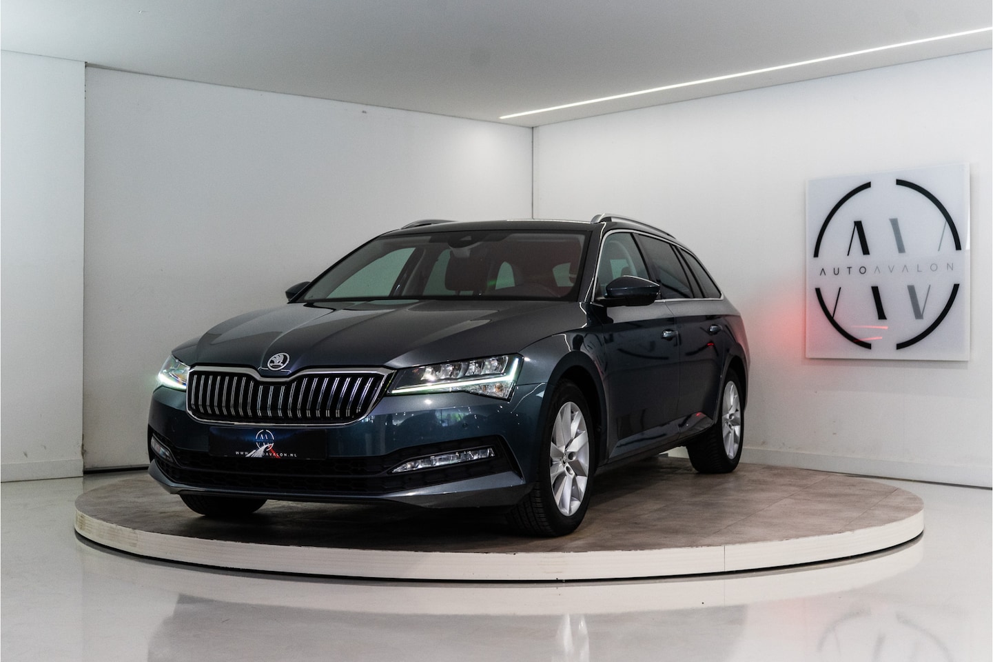 Skoda Superb Combi - 1.5 TSI ACT Business Edition 150PK | NL AUTO+NAP | 1e Eigenaar | Carplay | Trekhaak | Gara - AutoWereld.nl