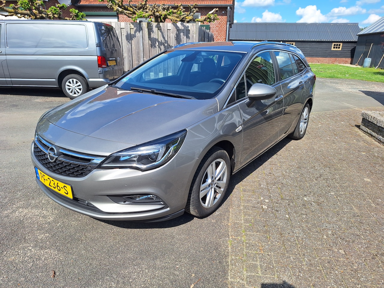 Opel Astra Sports Tourer - 1.4 Online Edition opel astra station,  4 seiz banden - AutoWereld.nl