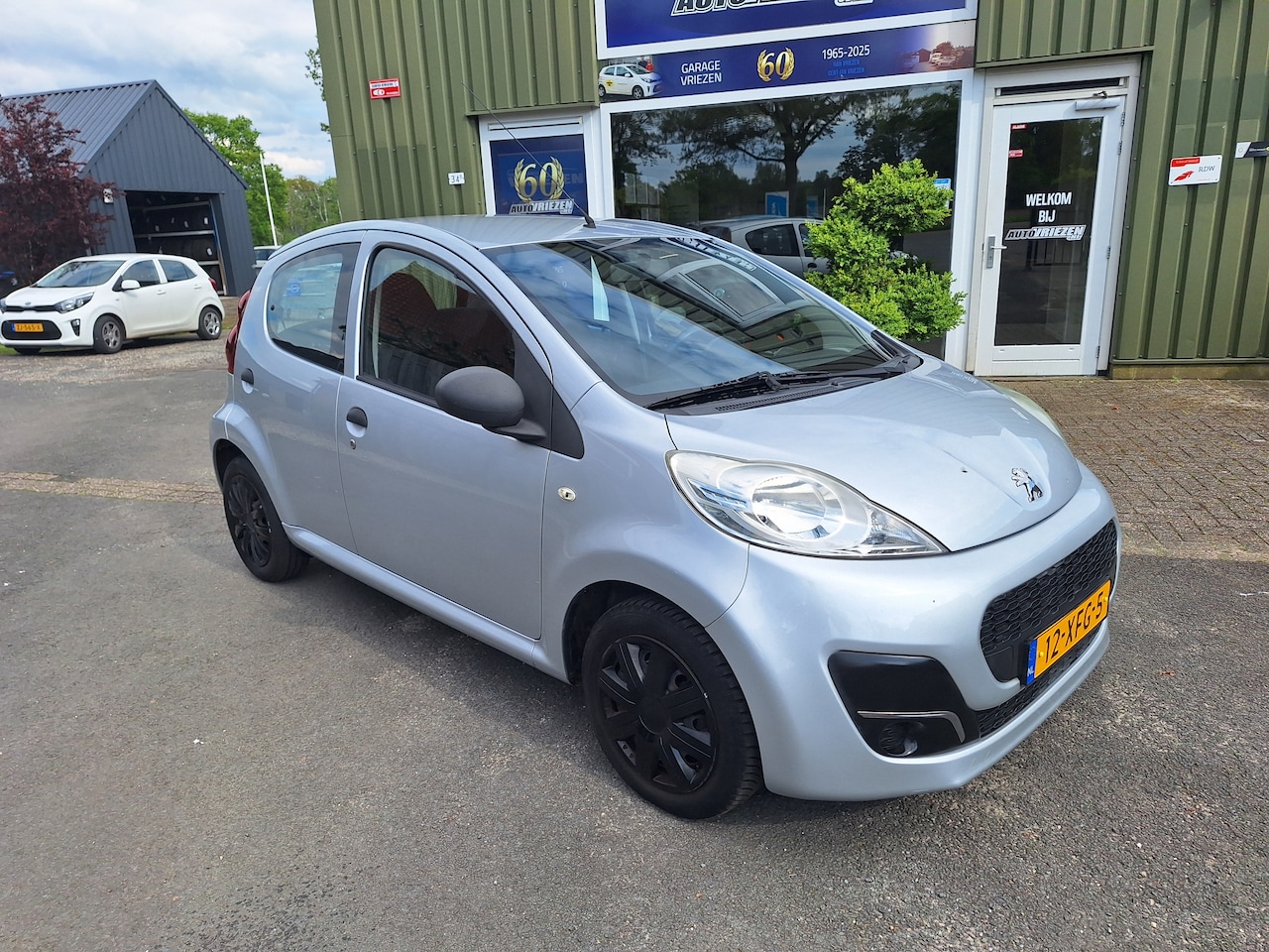 Peugeot 107 - 1.0 Access Accent met airco , zuinige auto